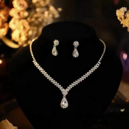 Silver Plated Water Drop Shape Necklace & Earring Set